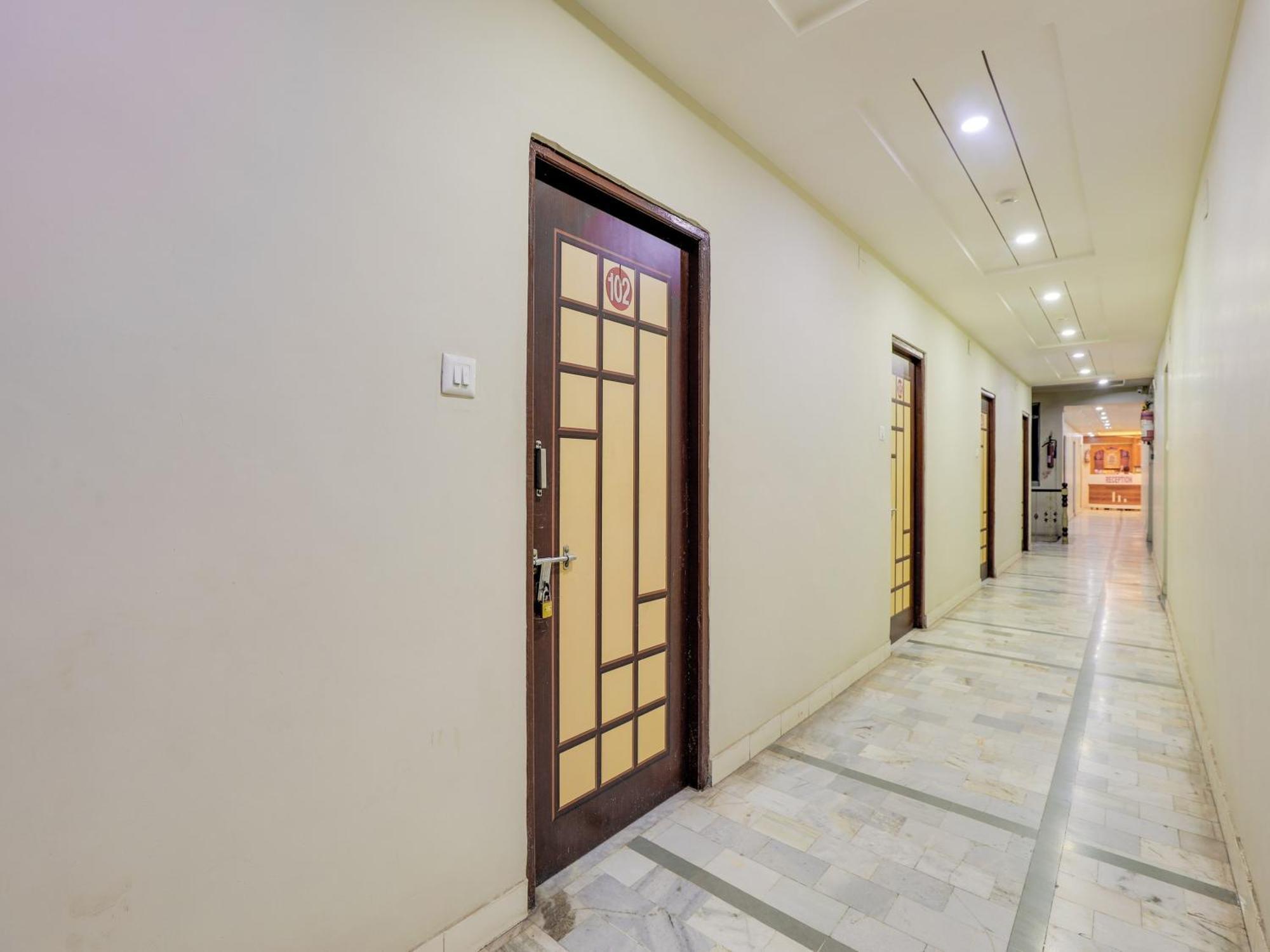 Hotel O Asopalav Naroda Bagian luar foto