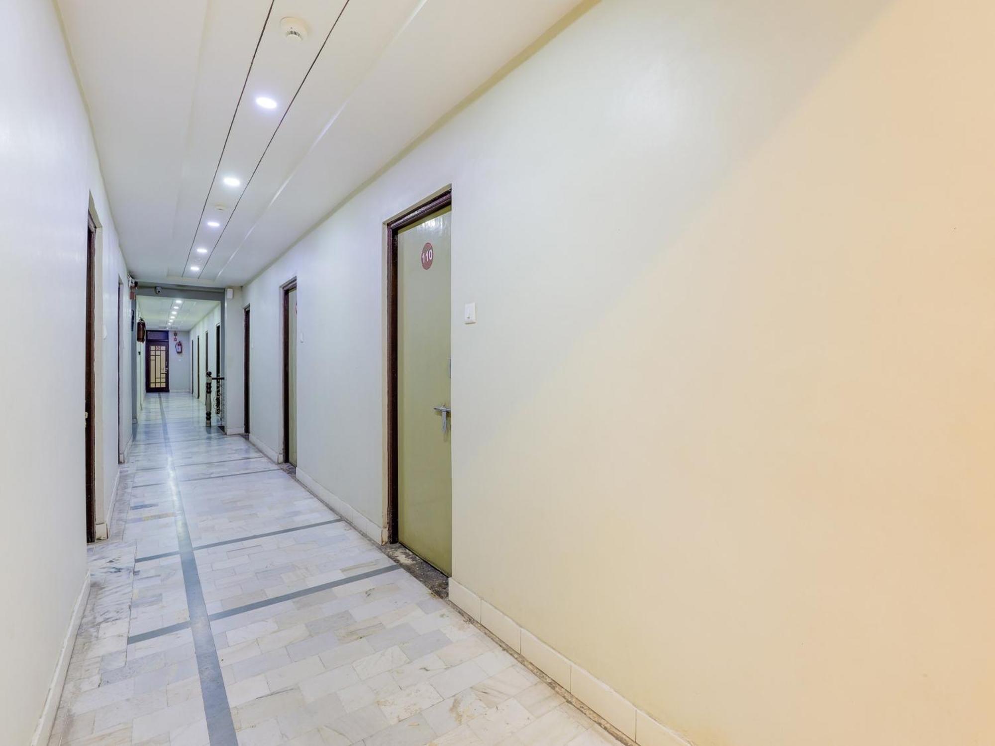 Hotel O Asopalav Naroda Bagian luar foto